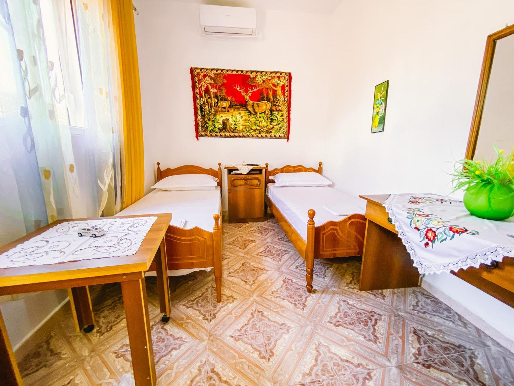 Villa House Of Linda 93 à Berat Extérieur photo